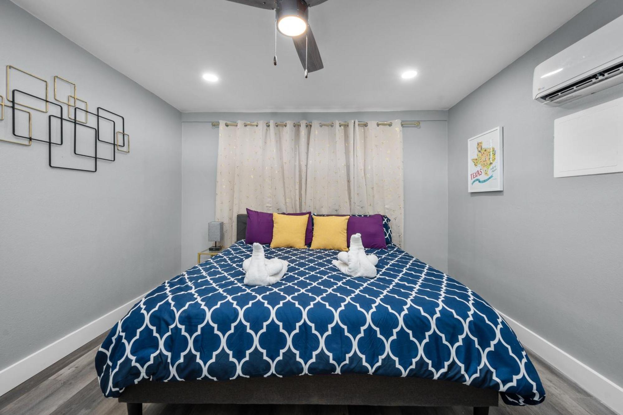 Modern 2Br City Center Getaway With Free Park Houston Exterior photo